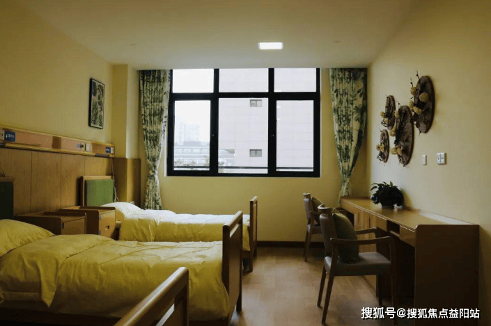 彩虹社交苹果版比较开放的社交软件-第2张图片-太平洋在线下载