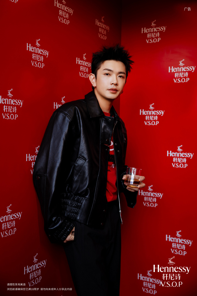 苹果耳机hennessy版轩尼诗科尔维特v8叫板赛博卡车