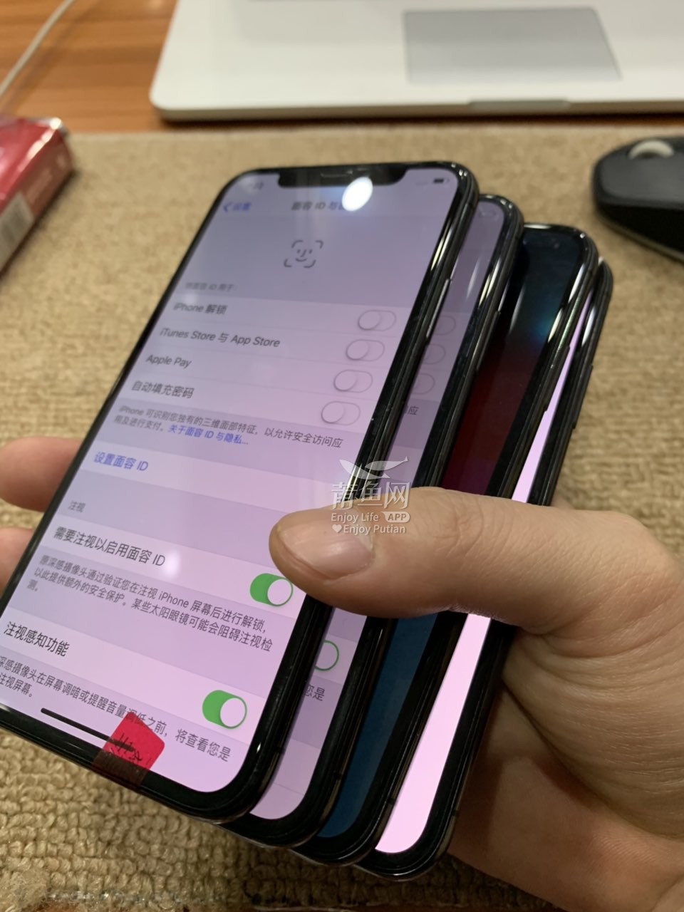 绿版的苹果x苹果手机屏幕显示绿色怎么回事